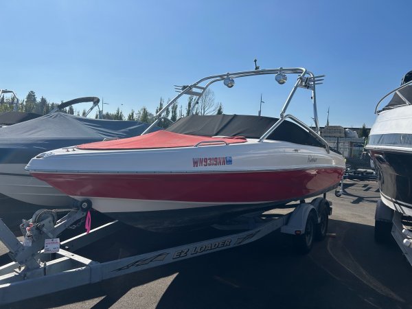 Pre-Owned 2004  powered Rinker Boat for sale