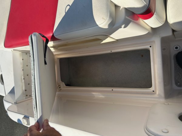 Pre-Owned 2004  powered Rinker Boat for sale