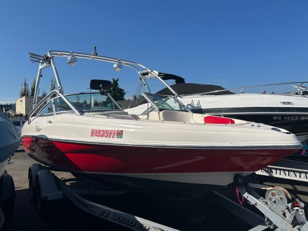 Pre-Owned 2004 Rinker 212 Captiva RX1 Power Boat for sale