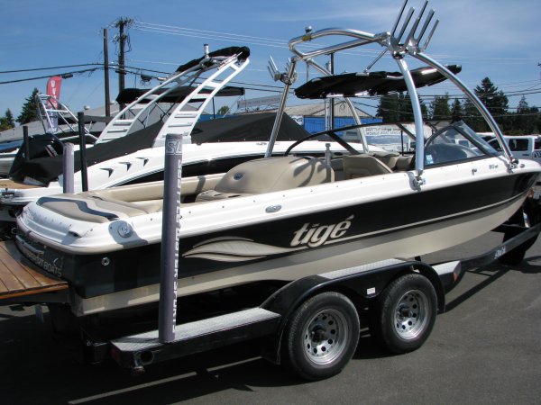 Pre-Owned 2001 Power Boat for sale