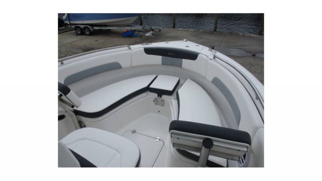 New 2025  powered Robalo Boat for sale