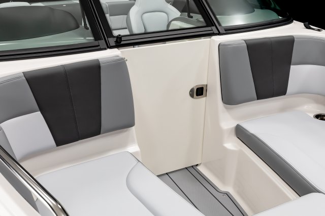 2026 21 SSi Bow Door