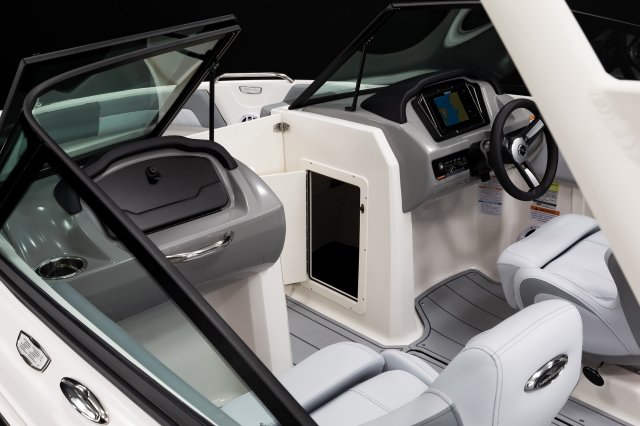 2026 21 SSi Helm Storage