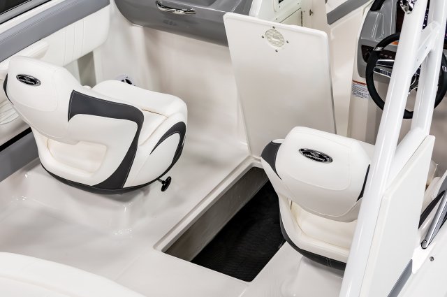 2025 21 SSi OB Cockpit Floor Storage