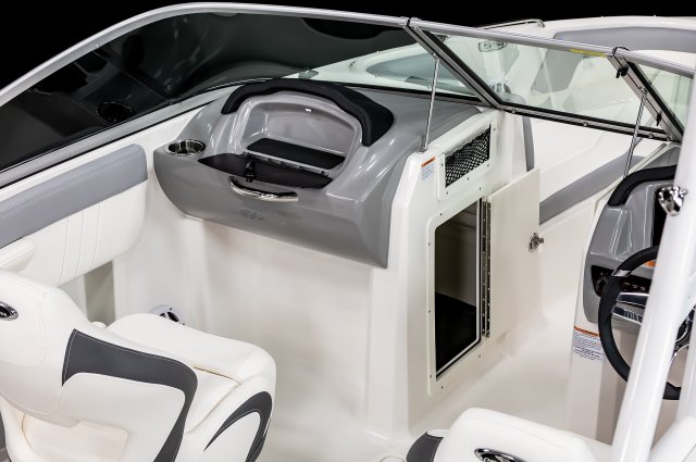 2025 21 SSi OB Port Console Storage