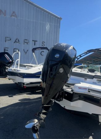 New 2025  powered Chaparral Boat for sale