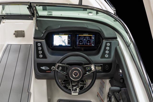 2025 247 SSX Helm Close Up