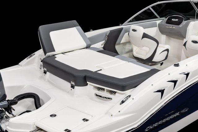 2025 19 SSi OB Transom Port Sun Lounge