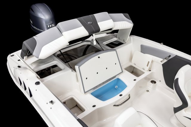 2025 19 SSi OB Cockpit Storage