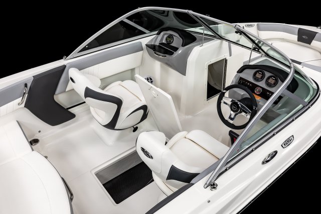2025 19 SSi OB Cockpit Storage
