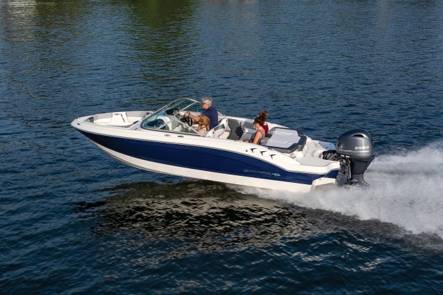 2025 19 SSi OB Cruising on Lake Rear Port View